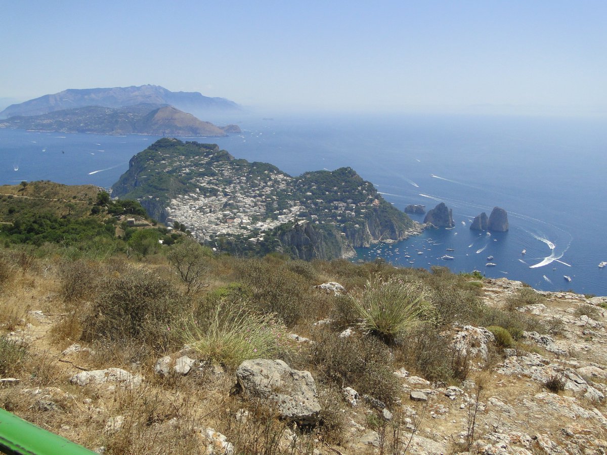 MarkWerling5's tweet image. #WorldPhotographyDay

This is Capri, off the coast of Naples.  Home to the Sirens of Homer and the plotters against Julius Caesar.  Tiberius lived here in seclusion.