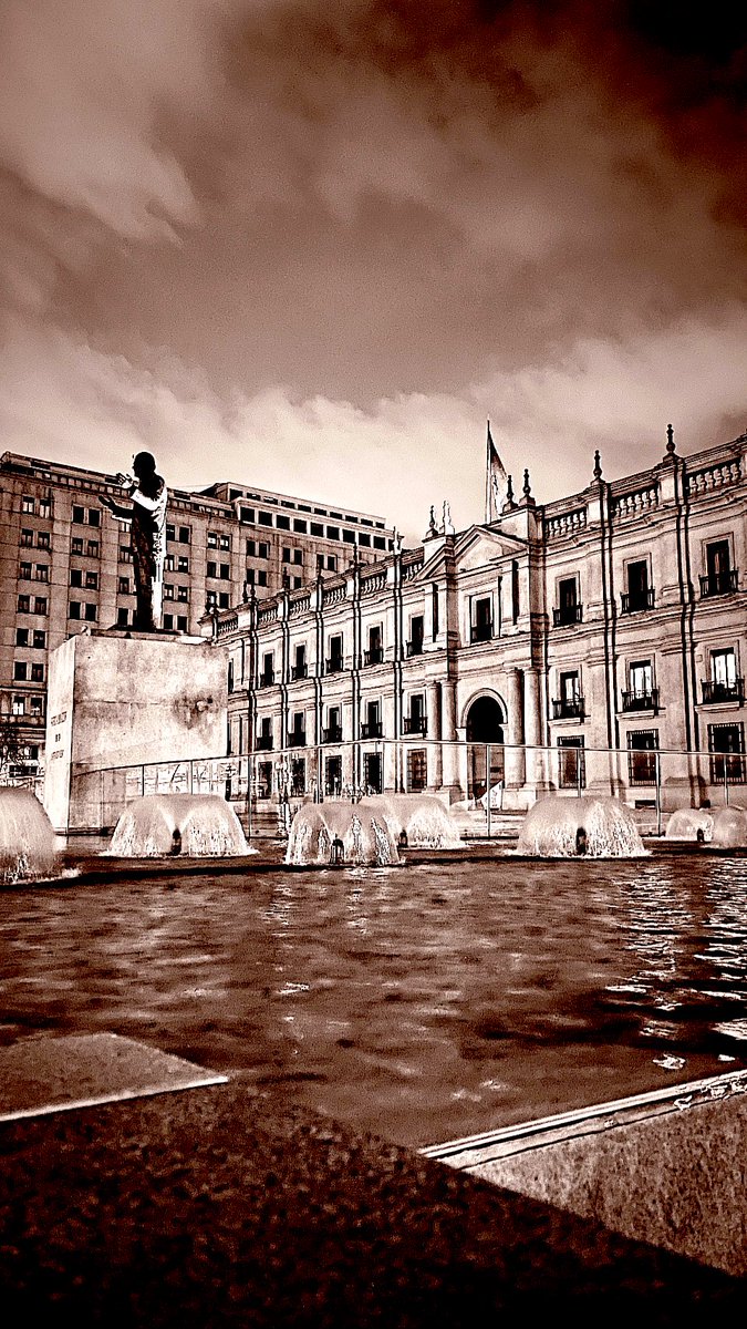 redmatriz's tweet image. Santiago… 🖤 #SCL