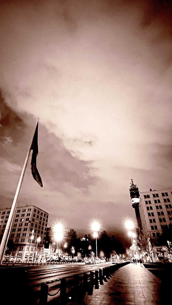 redmatriz's tweet image. Santiago… 🖤 #SCL