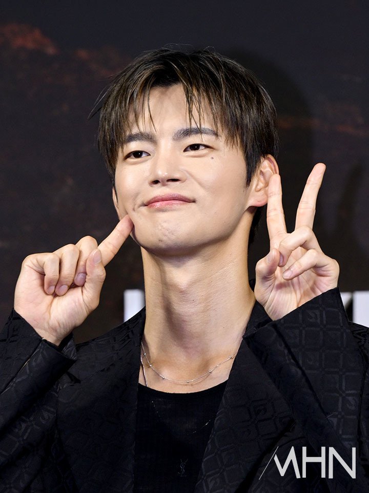 sdwlwngo92's tweet photo. #서인국 #SEOINGUK #ソイングク #徐仁國
#트웰브 #Twelve #제작발표회 #포토타임 

https://t.co/loLXLzkx1C
🐵🙈🙉🙊 https://t.co/5S7QZ41bAs