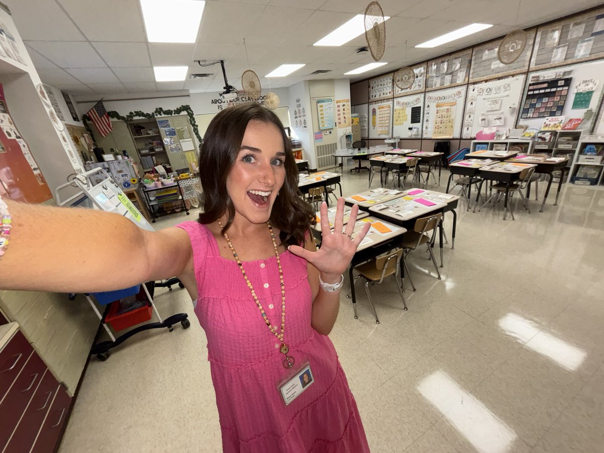 Miss Sara Lechner tweet media