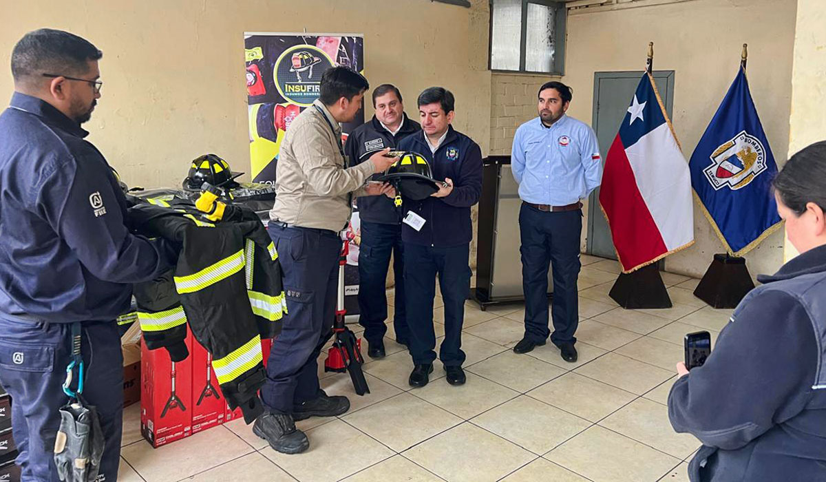 Embajada de Estados Unidos entregó importante donación a la Novena Compañía de Bomberos de Temuco  bomberostemuco.cl/embajada-de-es…