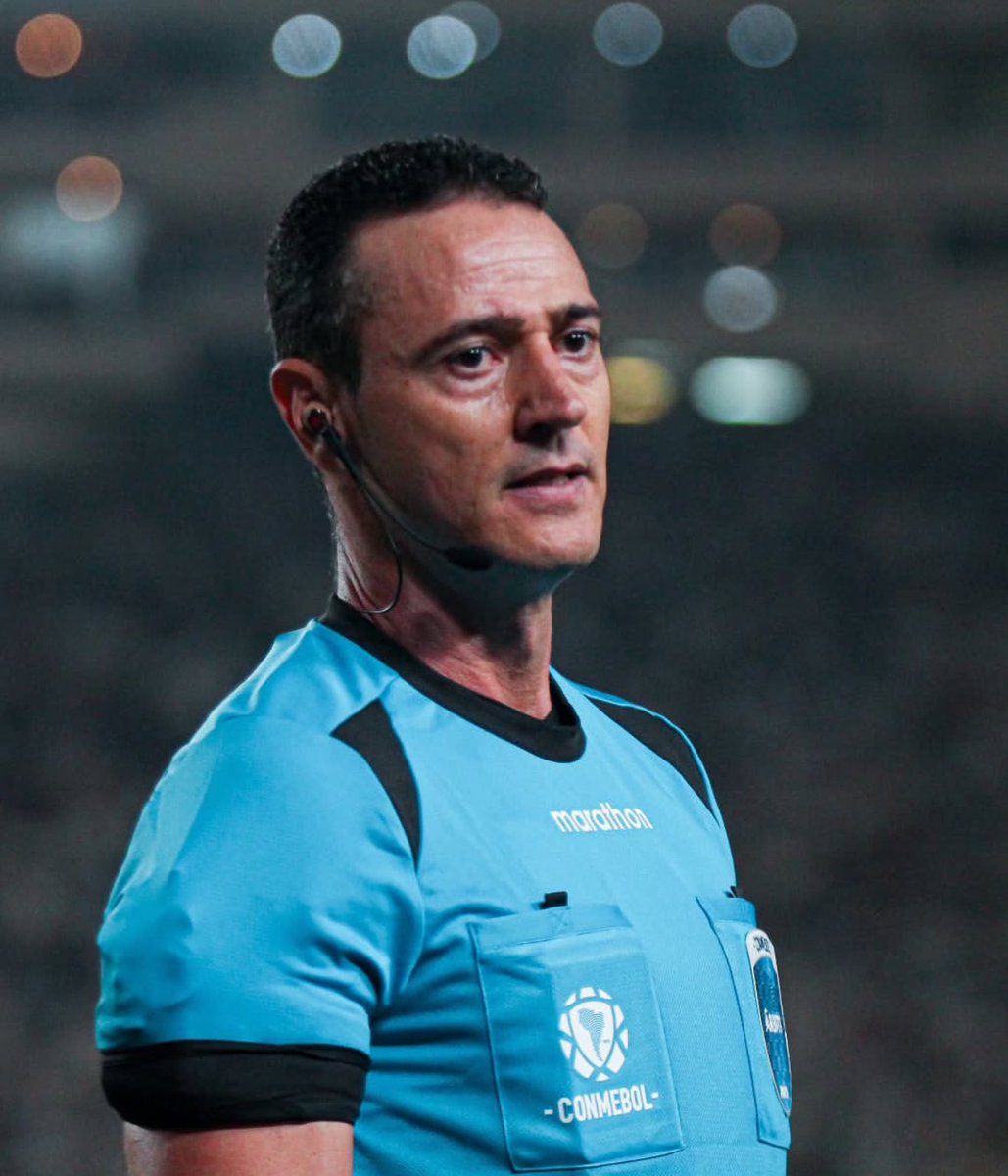 1891CAP__'s tweet image. Nos acaban de robar, como era de esperar, Roldán sirviéndole a Corrupbol, nada nuevo