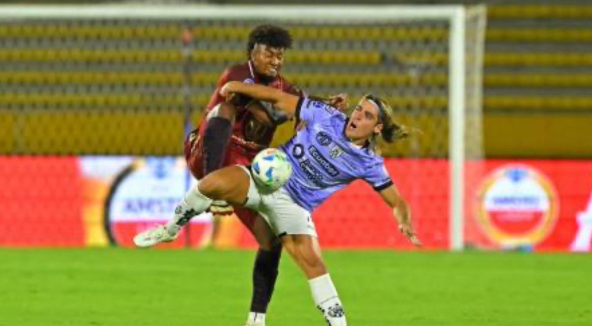 ¡Qué locura lo que se vive en el Atahualpa! ¿Fue exceso de confianza de IDV? ¿Fue el aporte de Paul Vélez al Ponchito? 

Inentendible la diferencia del Mushuc de LigaPro y el Mushuc de Sudamericana.