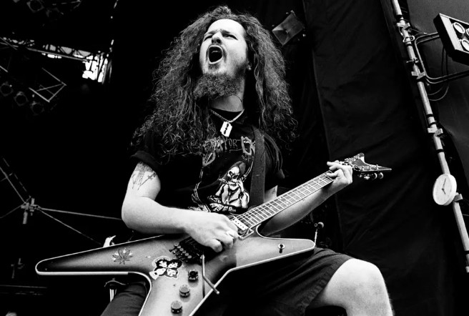 🕯️ Born #August20 1966 in Grand Prairie,Texas #DarrellLanceAbbott remembered today 🫶 #DimebagDarrell, the soul of #Pantera 🎸 #metal #groovemetal  
open.spotify.com/track/3QN0ZuJh…