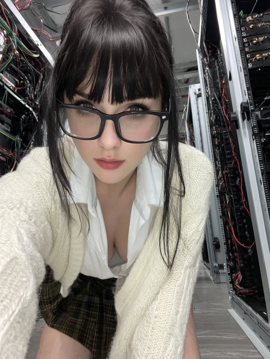 PsyberHead's tweet photo. We are hacking the server room https://t.co/ZOpcV7p6a3