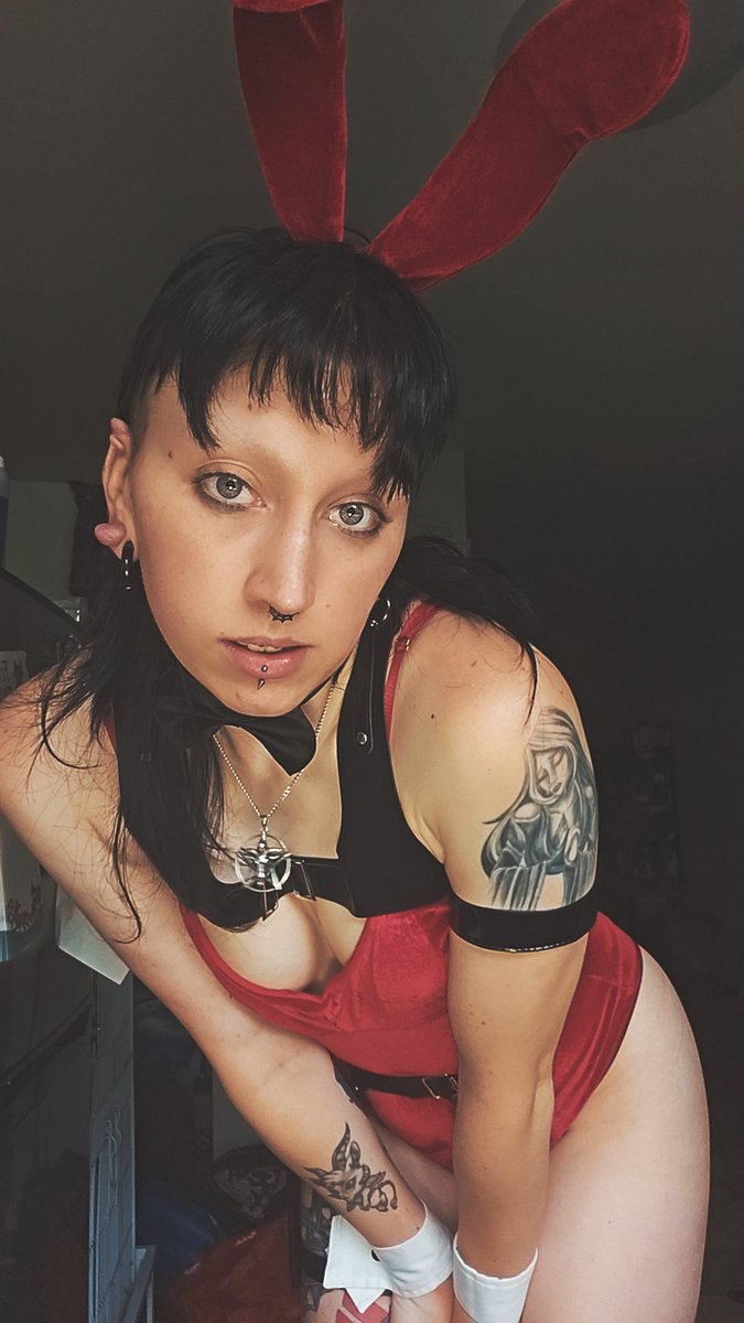 Bunny girl Ada Wong this weekend for a con afterparty
Costume just came in, and who's wants a sneak peak

#findom #femdom #goddess #worship #beta #simp #cuck #paypig #findomdrain #walletdrain