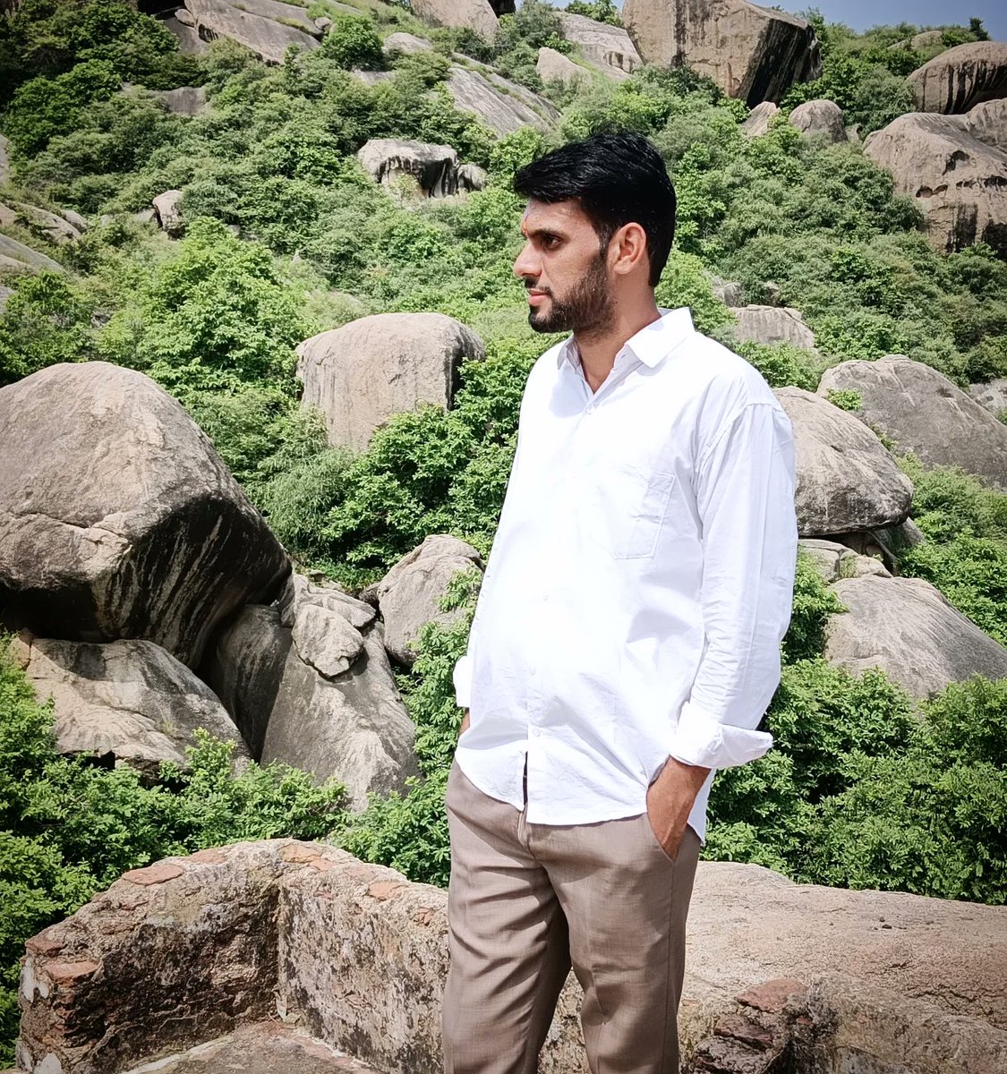 अकेले रहकर आप बहुत कुछ सीखते हैं।
#AvirajYadav