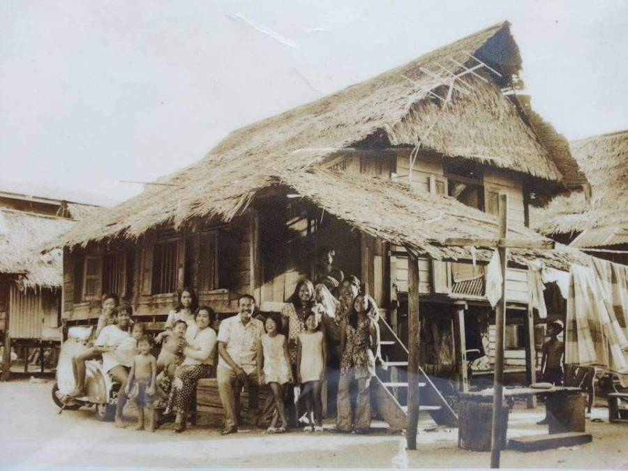 Kehidupan sebuah keluarga di Kampong Tanjong Tokong, Pulau Pinang 1973
Sumber: ZulKharnaen Bin Kamaruddin