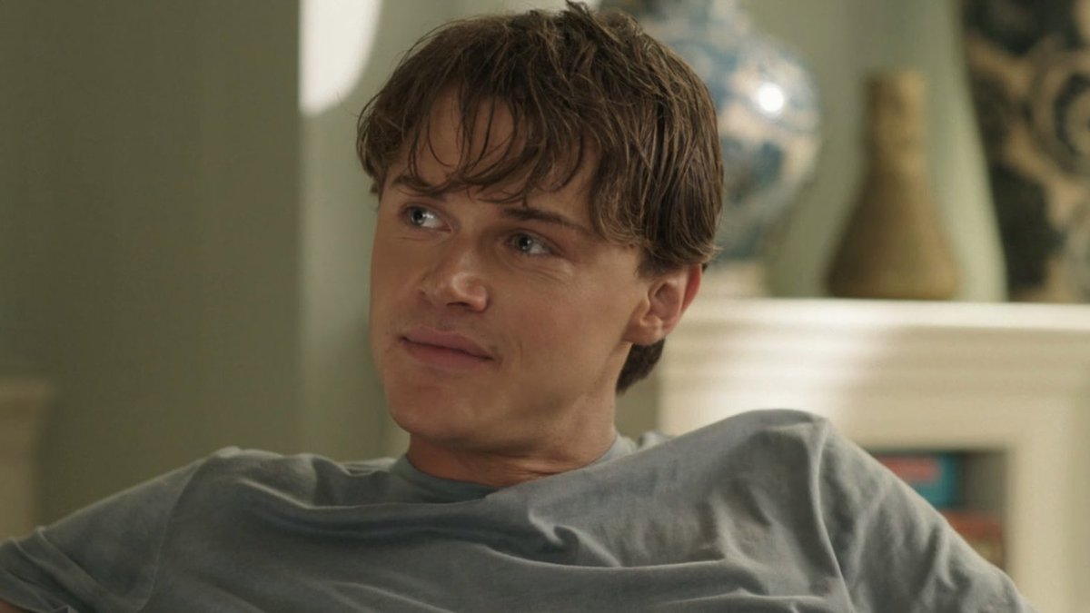 rayainalif's tweet image. PRTOTECT CONRAD FISHER AT ALL COSTS!!! #TheSummerITurnedPretty