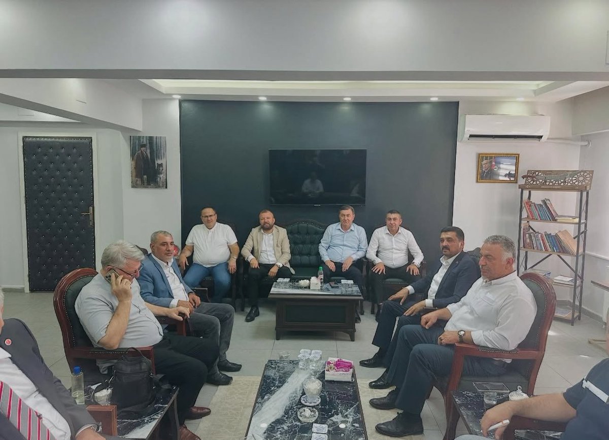 MHP İl Başkanımız Sayın Mustafa Bozgeyik başkanlığında aylık olağan ilçe başkanları toplantımızı gerçekleştirdik. 
Verimli geçen toplantımızda birlik ve beraberlik içerisinde istişarelerde bulunduk.
