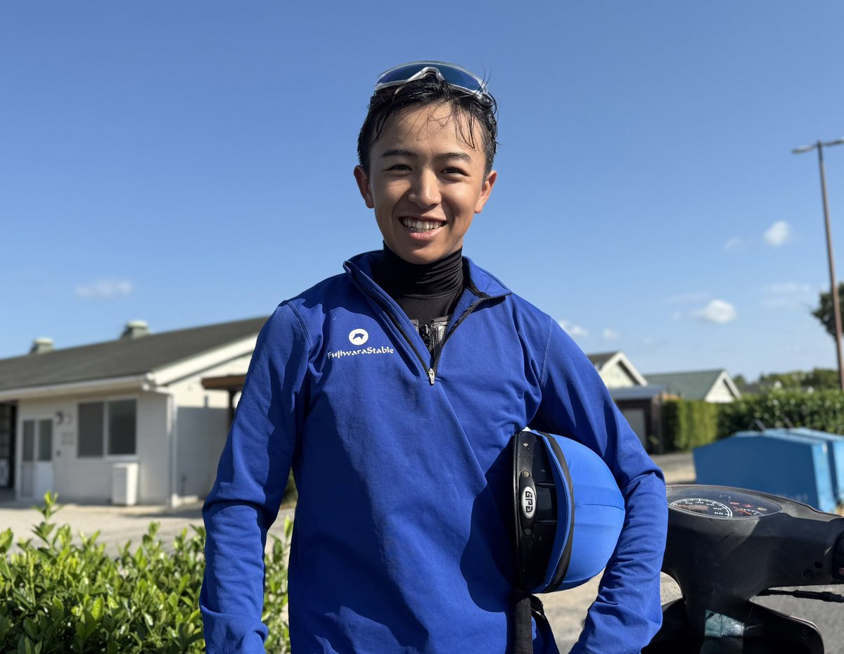 フジワラブルーを着た西塚騎手。

バデル騎手と食事をしました。
「こんな感性で乗っているんだ❗️」と新たな発見があったようです。

一流騎手ならではのエピソードに引き込まれたようです👌

#フジイフォト