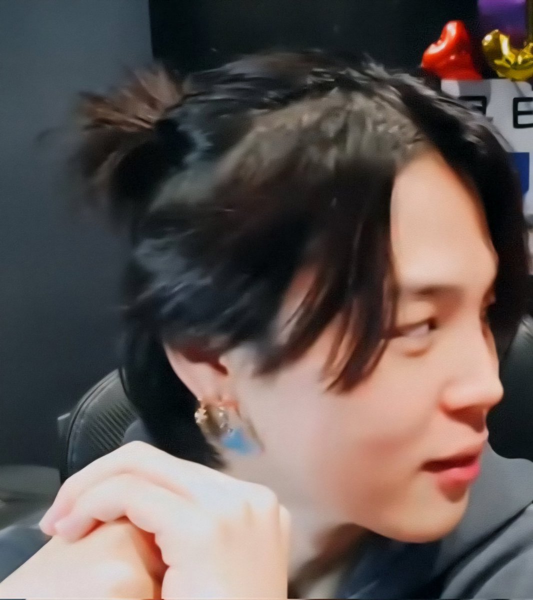 jm7Jimin's tweet image. 너의 귀가 내 귀에 닿아있니?ㅠㅠㅠ