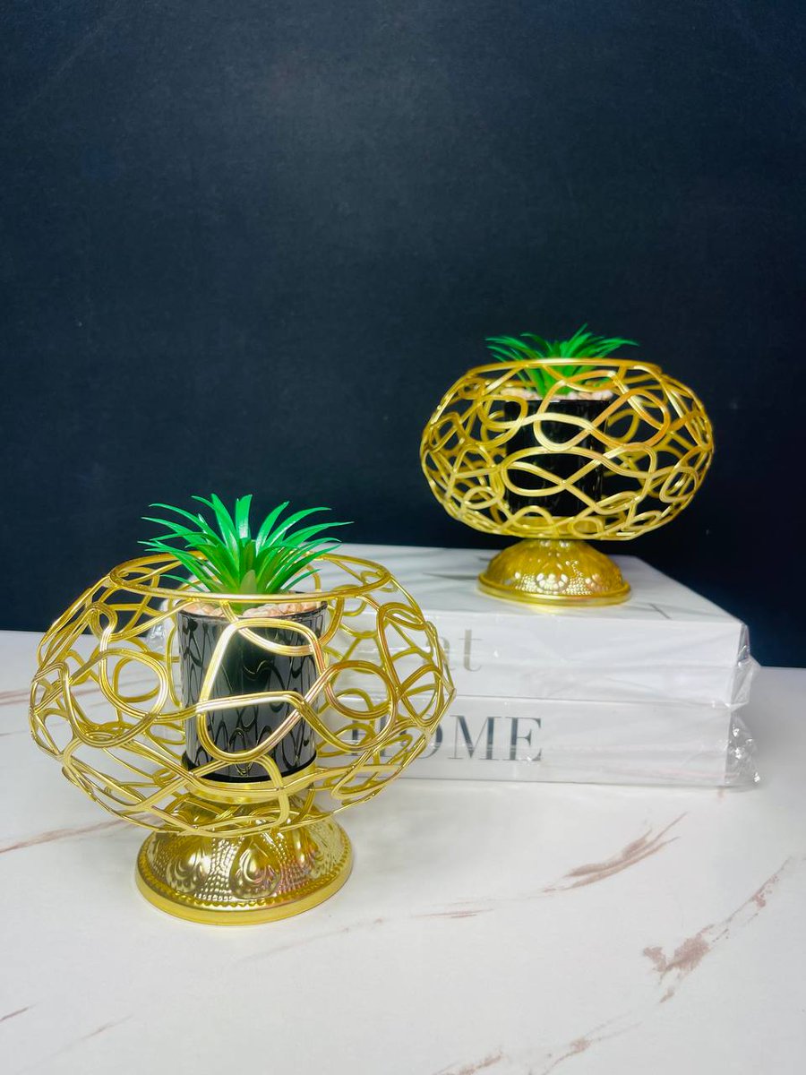 LexaDesigns0's tweet image. Beautiful accents for your table and desk ✨
Add a touch of elegance to every corner. 🏡

🖼 Frame 1: ₦13,000 each
🖼 Frame 2: ₦13,000 each
🖼 Frame 3: ₦12,500 each 
🖼 Frame 4: ₦12,500 each

📦 Nationwide delivery
Pls retweet 🙏