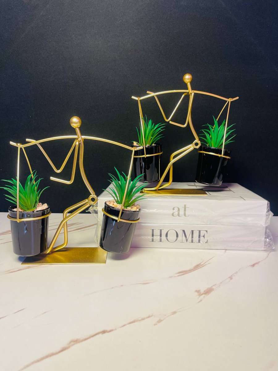 LexaDesigns0's tweet image. Beautiful accents for your table and desk ✨
Add a touch of elegance to every corner. 🏡

🖼 Frame 1: ₦13,000 each
🖼 Frame 2: ₦13,000 each
🖼 Frame 3: ₦12,500 each 
🖼 Frame 4: ₦12,500 each

📦 Nationwide delivery
Pls retweet 🙏