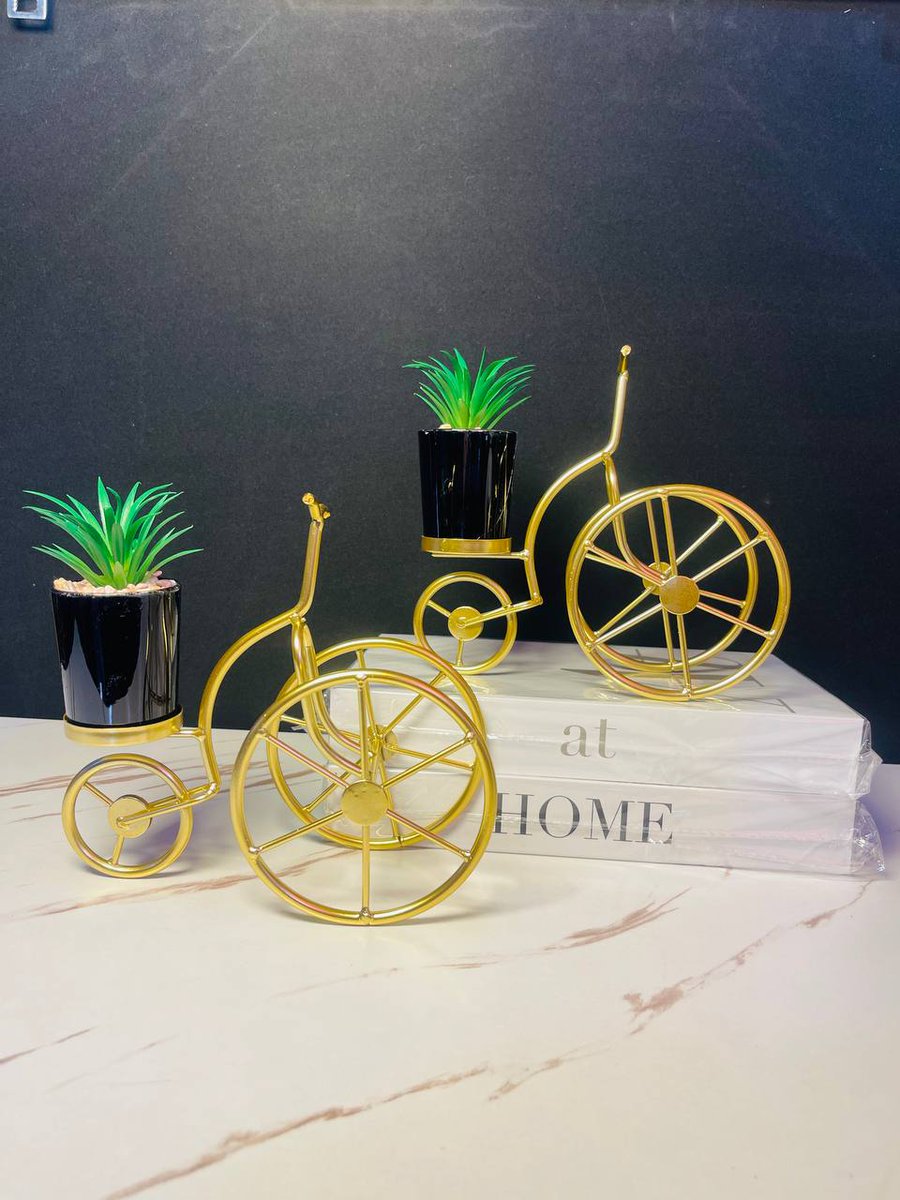 LexaDesigns0's tweet image. Beautiful accents for your table and desk ✨
Add a touch of elegance to every corner. 🏡

🖼 Frame 1: ₦13,000 each
🖼 Frame 2: ₦13,000 each
🖼 Frame 3: ₦12,500 each 
🖼 Frame 4: ₦12,500 each

📦 Nationwide delivery
Pls retweet 🙏