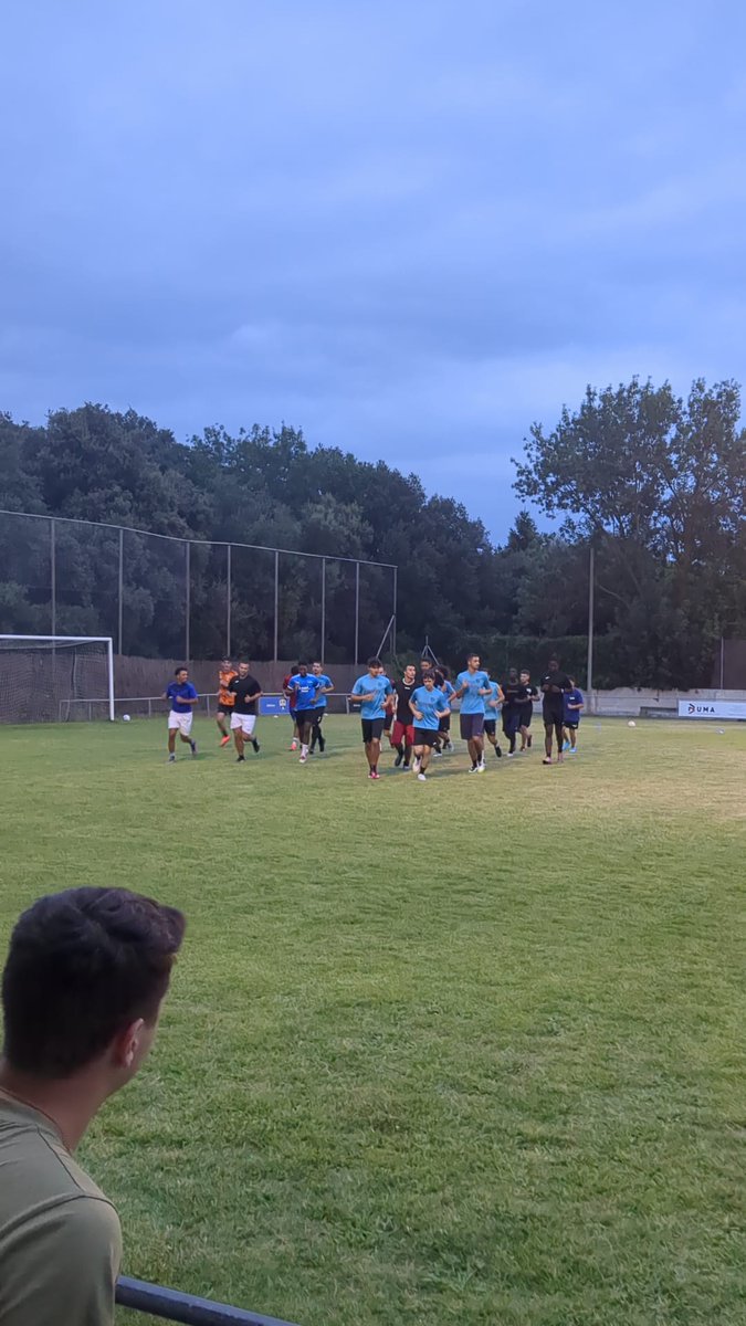 I una altra vegada, un nou inici. Cares noves, cares velles i amb la il·lusió de sempre (ara només falta cremar els excessos de l'estiu, que no han estat pocs)