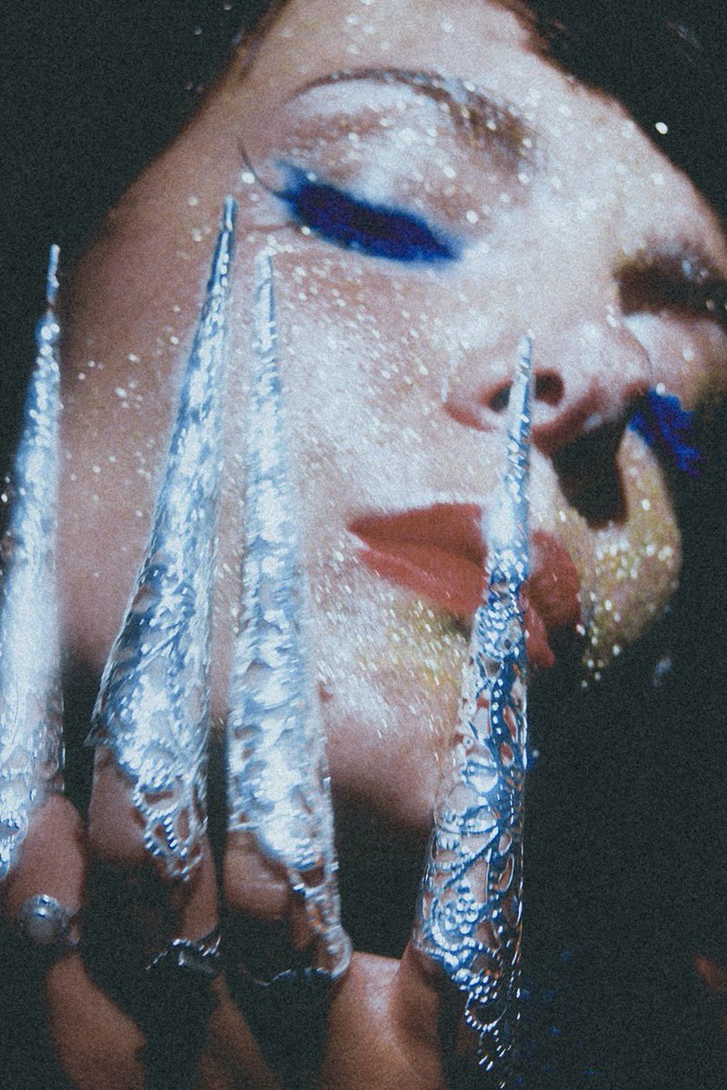 Ma dernière DA photo pour une série en autoportraits.