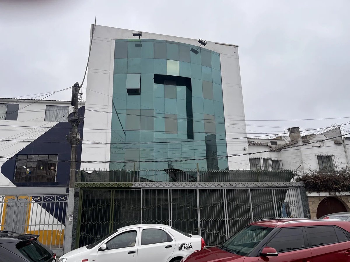 Gustavo Gorriti Ellenbogen (@idl_gorriti) on Twitter photo La red de salud de la <a href="/MuniLima/">Municipalidad de Lima</a> gasta S/490,000 en un local cerrado. Prometió ser Potencia Mundial, pero los vecinos de Miraflores ven obras inconclusas. La dueña del local es Rosalina Cano, hermana del alcalde de La Victoria (Renovación Popular).
De ese monto Porky cobra un %. La red de salud de la <a href="/MuniLima/">Municipalidad de Lima</a> gasta S/490,000 en un local cerrado. Prometió ser Potencia Mundial, pero los vecinos de Miraflores ven obras inconclusas. La dueña del local es Rosalina Cano, hermana del alcalde de La Victoria (Renovación Popular).
De ese monto Porky cobra un %.