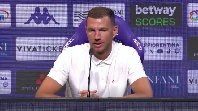💥Edin Dzeko:

"Fenerbahçe'de ligi 99 puanla bitirmiştik ve Galatasaray'ın üç puan gerisinde ikinci olmuştuk; ama 105 puan yapsaydık bile yine ikinci olacaktık. Çünkü Galatasaray'ı şampiyon yapmanın bi yolunu bulacaklardı."