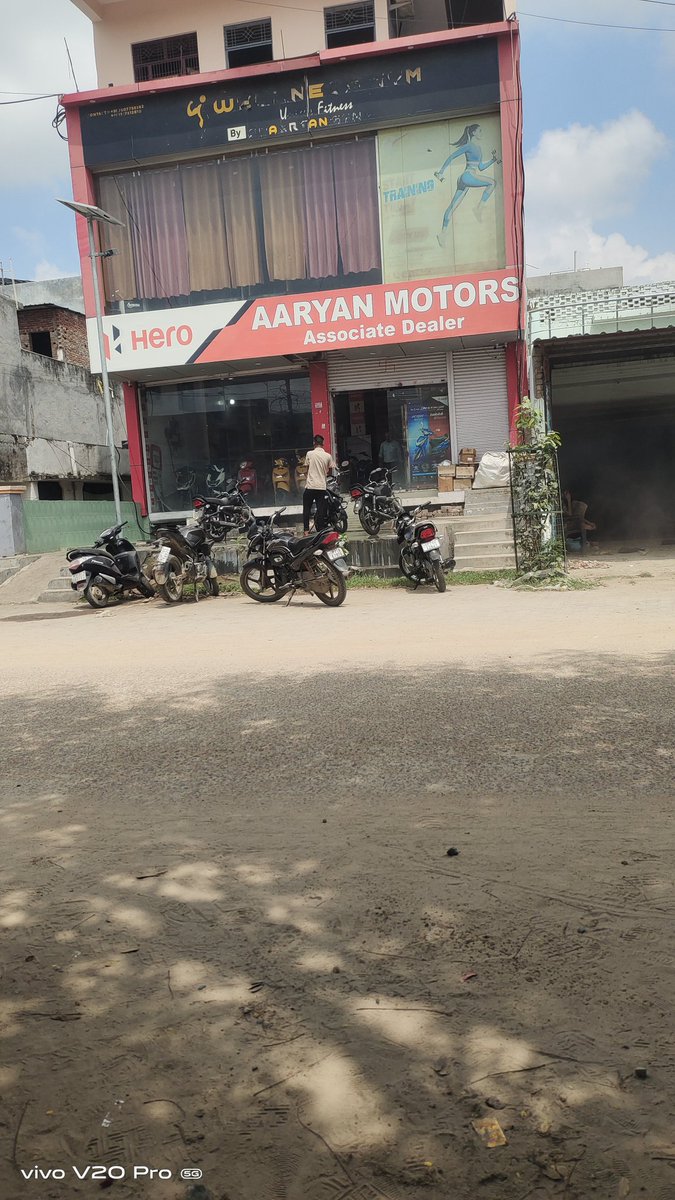 apriv_Alld's tweet photo. Hii Dear @HeroMotoCorp this is your Customer Service Lounge is Not clean https://t.co/NG8EymJoa1