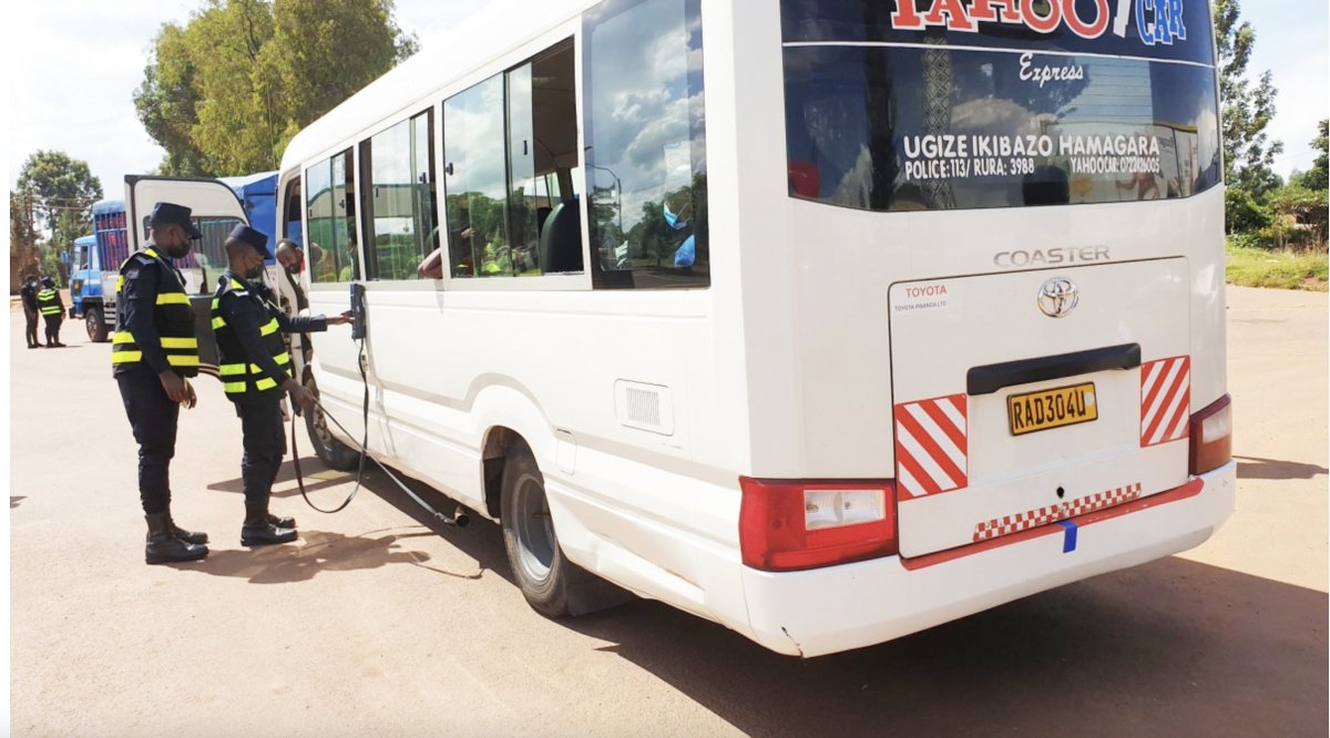 sir_damass's tweet image. 🚨𝗟𝗘𝗧’𝗦 𝗪𝗢𝗥𝗞 𝗧𝗢𝗚𝗘𝗧𝗛𝗘𝗥 𝗙𝗢𝗥 #𝗖𝗹𝗲𝗮𝗻𝗔𝗶𝗿

📌@REMA_Rwanda  has announced that the country will officially begin the Enhanced Vehicle Emission Testing on Monday, August 25, as part of the ongoing clean air campaign.

📌The new requirement applies to all…