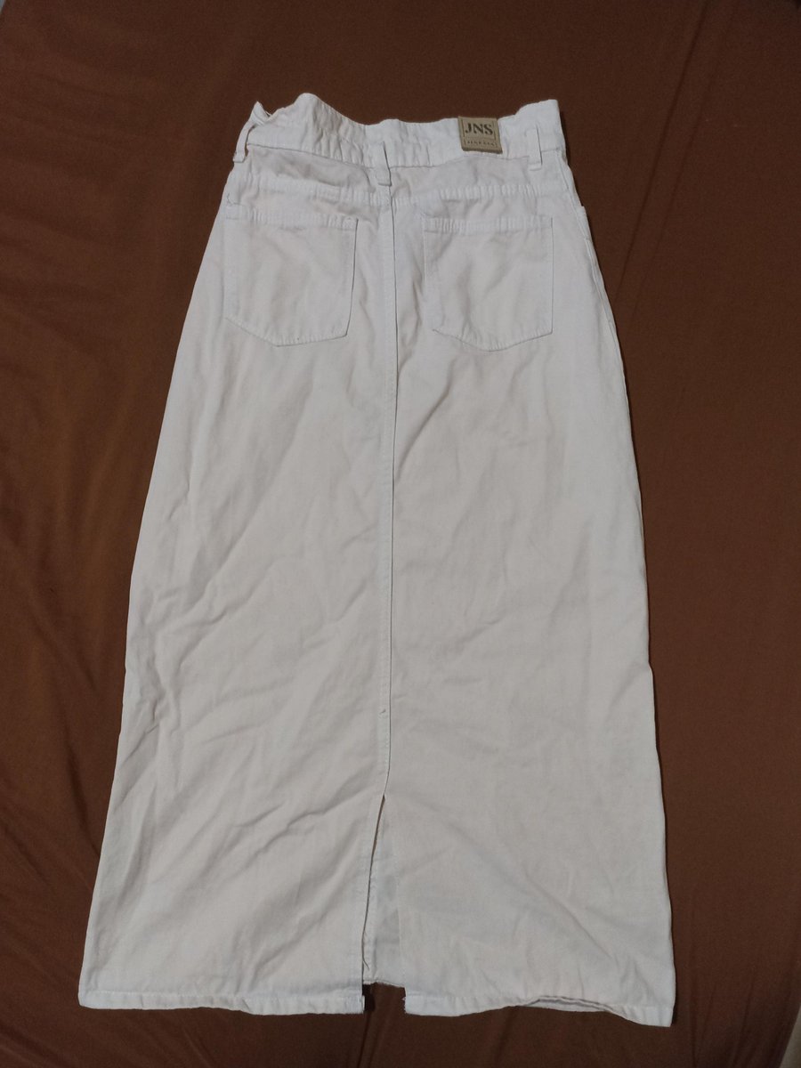 ngbddr's tweet image. #prelovedrok #prelovedhoodie #zonauang️ 
rok jeans ivory size 27
rok bunga panjang size s/m
hoodie hitam size M