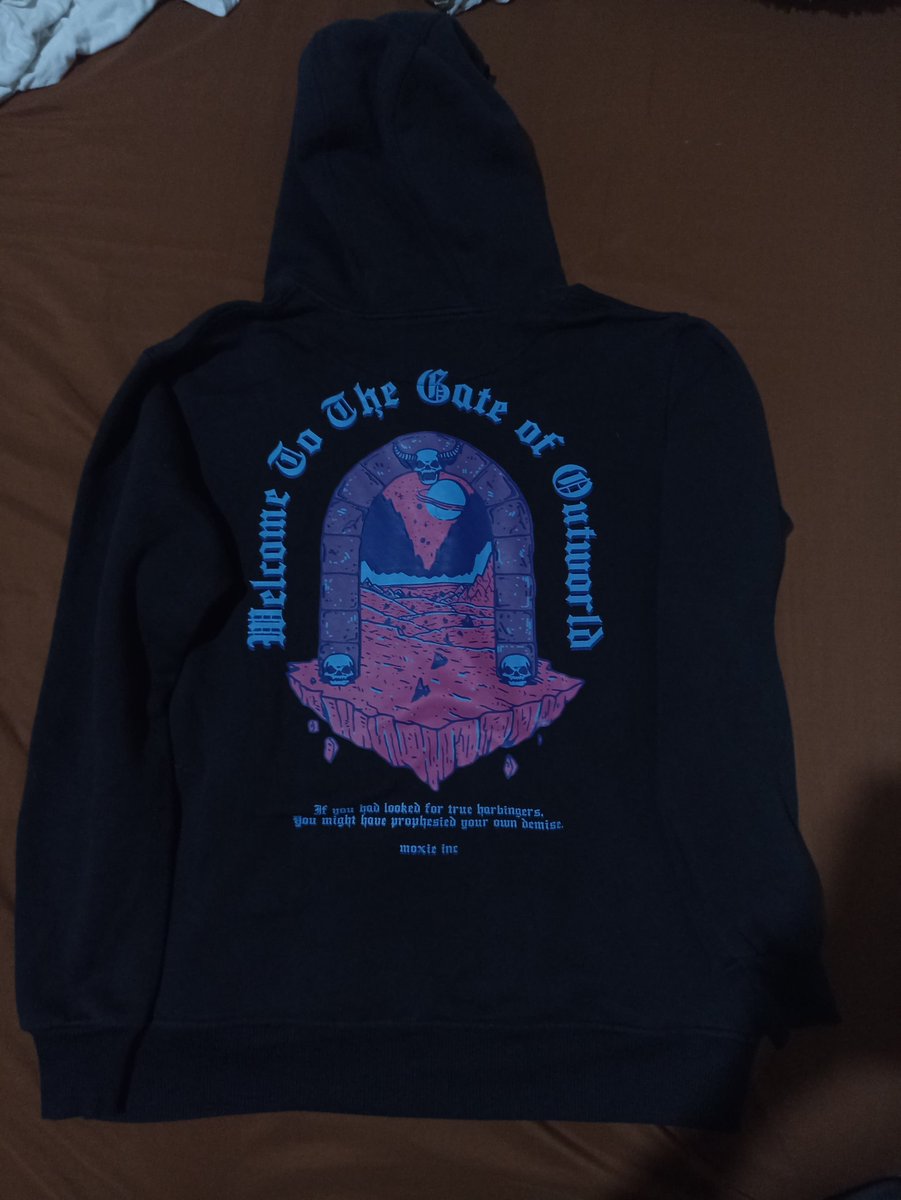 ngbddr's tweet image. #prelovedrok #prelovedhoodie #zonauang️ 
rok jeans ivory size 27
rok bunga panjang size s/m
hoodie hitam size M