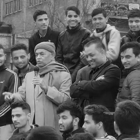 श्रद्धेय प्रदीप गिरि दाइ एउटा त्यस्तो पुस्तक हुनुहुन्थ्यो, जसलाई कहिल्यै पढेर सकिँदैन। आज पनि नेपाली समाजका गहिरा समस्याहरू बुझ्न र समाधान खोज्न उहाँलाई निरन्तर पढिरहनु पर्ने आवश्यकता महसुस हुन्छ। दाइको तेस्रो स्मृति दिवसमा हार्दिक श्रद्धाञ्जली।