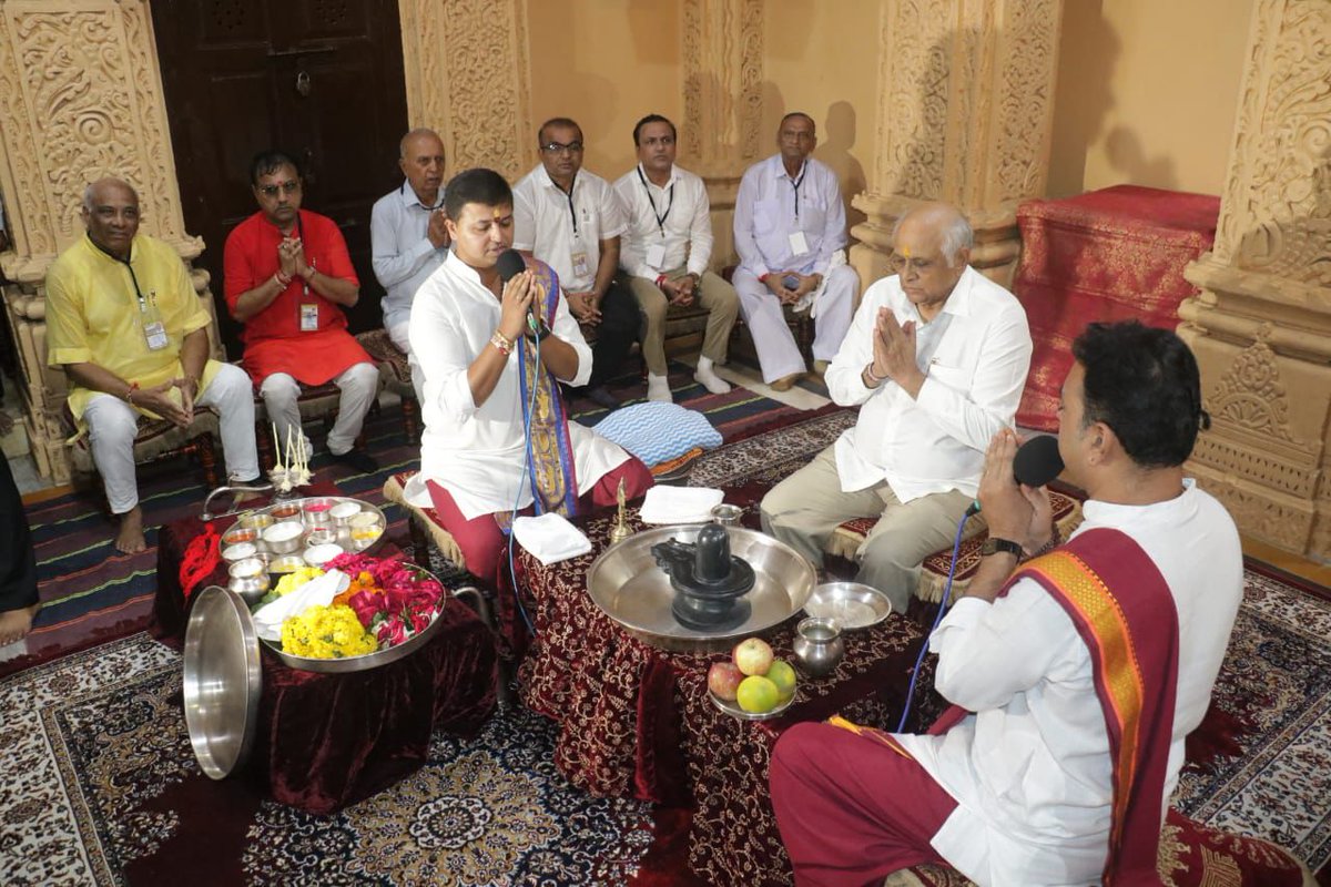 Dr Pradyuman Vaja (@drpradyumanvaja) on Twitter photo પવિત્ર શ્રાવણ મહિનાના અંતિમ સોમવારે સોમનાથ મહાદેવના દર્શન કરી આશીર્વાદ લીધા
દેવાધિદેવ મહાદેવના દર્શનાર્થે પધારેલા ગુજરાતના માનનીય મુખ્યમંત્રી શ્રી <a href="/Bhupendrapbjp/">Bhupendra Patel</a> સાહેબનું સ્વાગત કરી મારા જન્મદિવસ નિમિત્તે તેઓશ્રીના આશીર્વાદ મેળવ્યા પવિત્ર શ્રાવણ મહિનાના અંતિમ સોમવારે સોમનાથ મહાદેવના દર્શન કરી આશીર્વાદ લીધા
દેવાધિદેવ મહાદેવના દર્શનાર્થે પધારેલા ગુજરાતના માનનીય મુખ્યમંત્રી શ્રી <a href="/Bhupendrapbjp/">Bhupendra Patel</a> સાહેબનું સ્વાગત કરી મારા જન્મદિવસ નિમિત્તે તેઓશ્રીના આશીર્વાદ મેળવ્યા