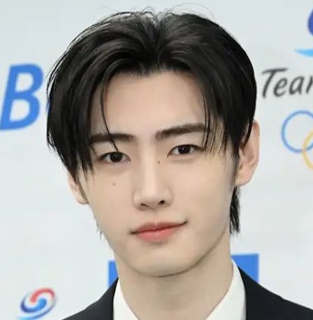 성훈이 훈나모롤인 이유...૮₍ .•̄  ̫·•̄ ₎ა

왼쪽 입꼬리가 조금 더 위로 말려있음..
시나몬 공식 일러도.., 성후니도, 똑같죠