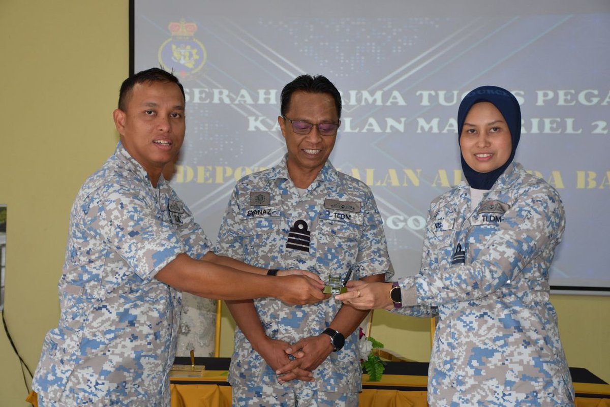 20 Ogos 25- Majlis Serah Terima Tugas Pegawai Kawalan Material 2 telah disempurnakan oleh Pegawai Memerintah DBAB pada 20 Ogos 25. 
Lt Kdr Wan Noranis binti Wan Omar Bakri TLDM telah mengambil alih tugas Pegawai Kawalan Material 2 daripada Lt Kdr Mohd Faizuddin bin Sahidon TLDM.