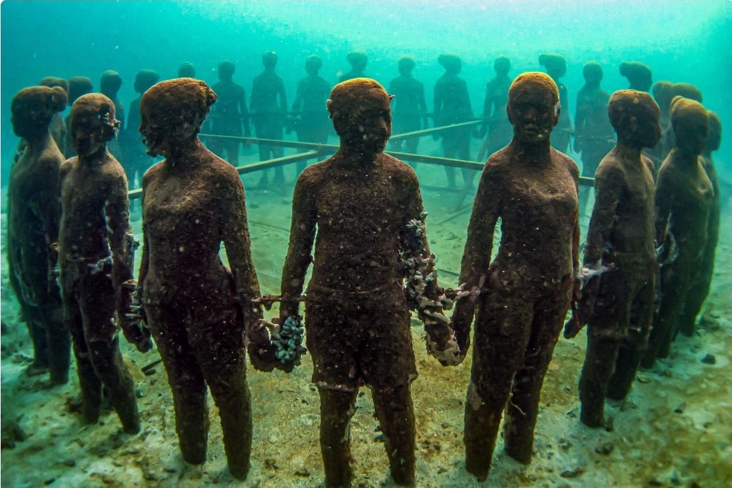 Alicat5551's tweet image. If only the Atlantic Ocean could speak, it would remind us of the countless black African slaves who were tragically lost in its depths. The Grenada Underwater Sculpture Park offers a poignant tribute to this history. Located off Grenada's coast, the park features "Vicissitudes,"…