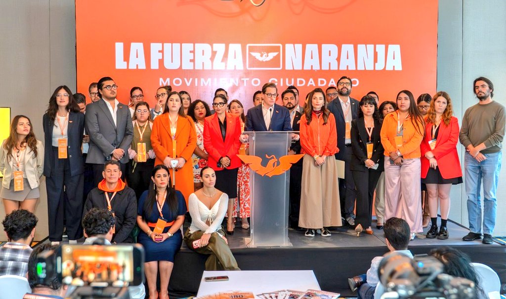 Hoy nos reunimos como #MovimientoChilango para fijar la ruta que habremos de recorrer desde lo legislativo, desde las alcaldías y desde el territorio, con la sociedad, para rescatar a nuestra ciudad del olvido en el que este gobierno la ha tenido

En conferencia de prensa,