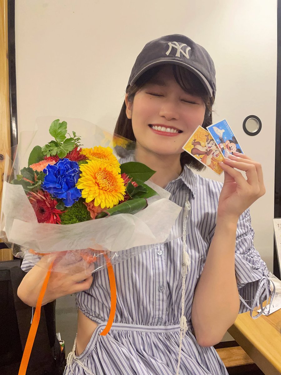 25歳になりましたっ！
沢山のお祝いのお言葉ありがとうございます😊

#イリクラ2025 の打ち上げで素敵なお花とプレゼントをいただき😭幸せものです🍀
今日からは切り替えて　#宣デイズ　のお稽古へ！！
こうやって忙しく過ごす日々、本当に幸せです。25歳もずっとお仕事してたい…！

頑張りますっ💪