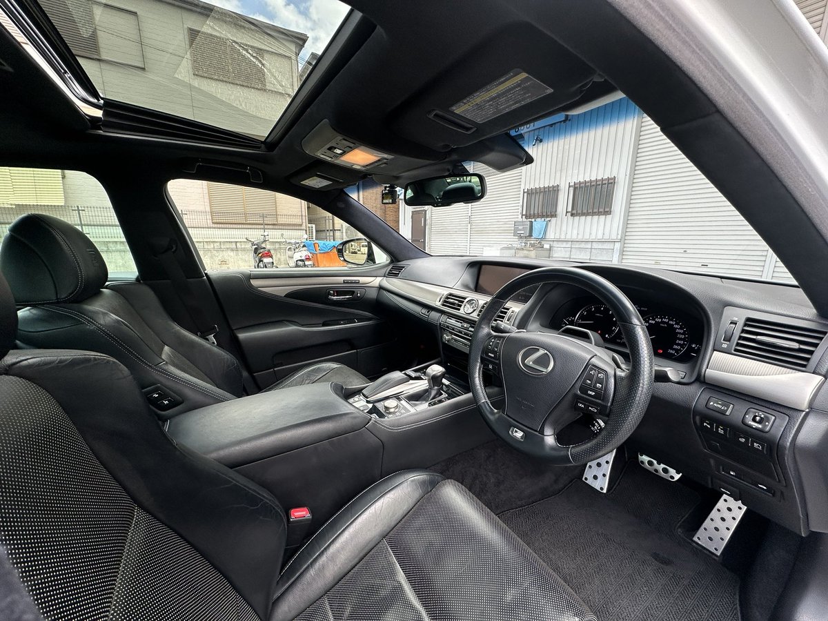 LS460 希少なFスポーツ
内装、ブレーキなどFスポーツ専用です。

17.4万キロ
修復歴一切無し
不具合無し
サンルーフ、プリクラッシュ、レーダークルーズ、LKA、ナイトビジョンなどほぼフルオプション
車検R8/7まで
TRDフルエアロ、TRD20インチホイール
140万です！
宜しくお願いします🙇
