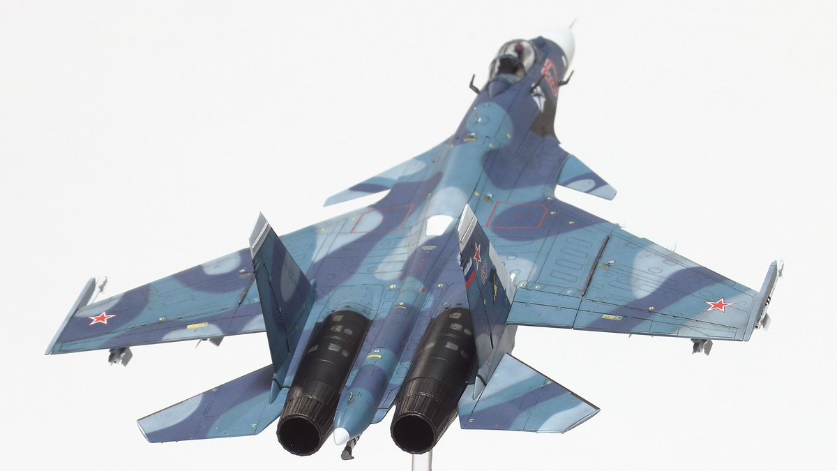 トランペッター Su-33 1/72 完成

◯作品のポイント
さっぱりした仕上げ

◯制作期間
8/1-18

◯備考
パネルラインは彫り直し。
ウエザリングはシャドー塗装とスミイレのみ。
コクピット周りのレジンパーツを使用。
初の床ワックスによるキャノピーコーティング。