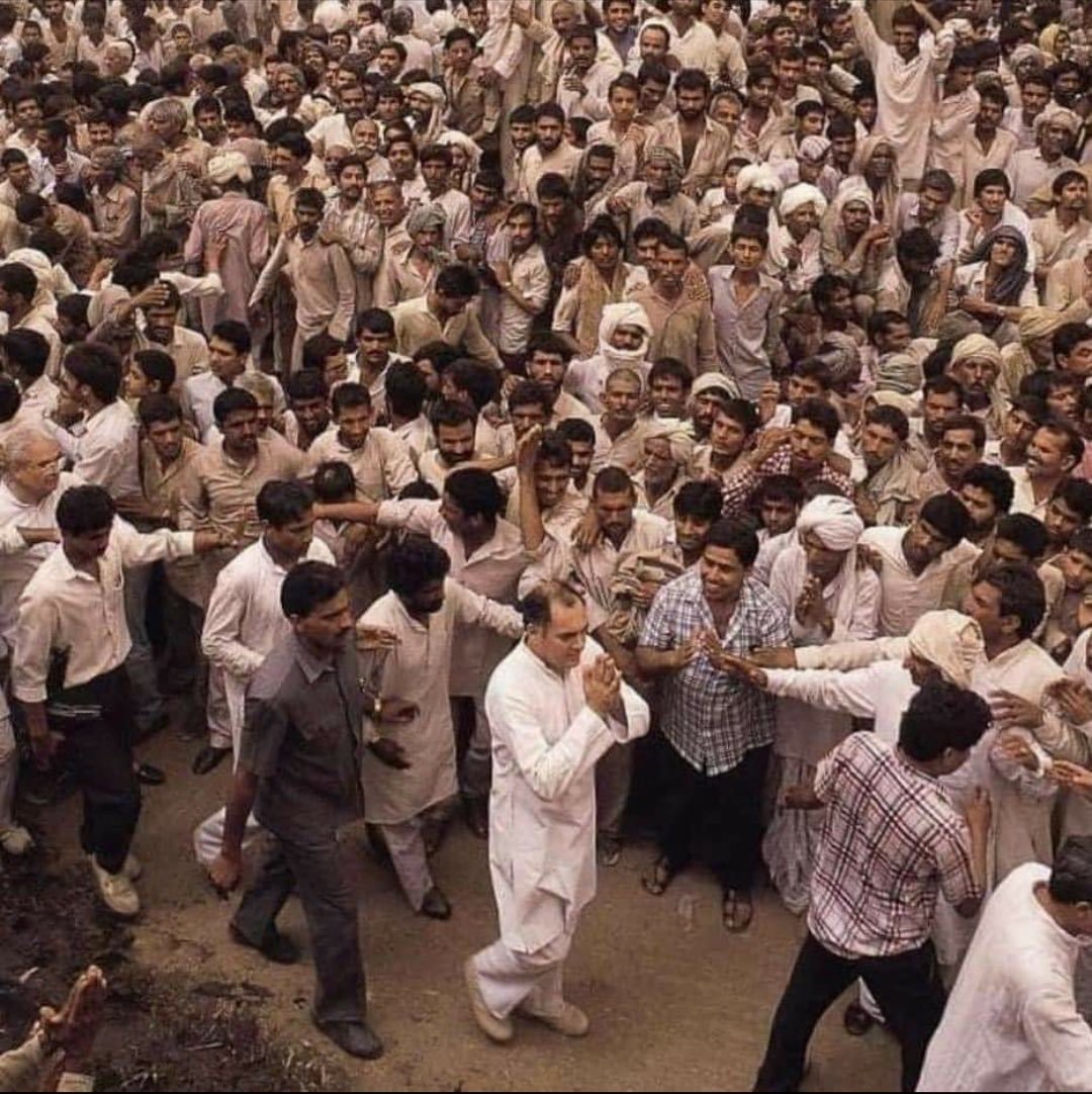 अगर मेरे गाँव में राजीव गांधी जी की शुरू की हुई नवोदय जैसी पाठशाला न खुली होती, तो आज मैं भी गाँव में भैंस चरा रहा होता। उनकी शिक्षा, तकनीक और युवाओं को सशक्त बनाने की सोच हमेशा याद रहेगी। राजीव गांधी जी की जयंती पर मैं उन्हें स्मरण करते हुए श्रद्धा सुमन अर्पित करता हूं।