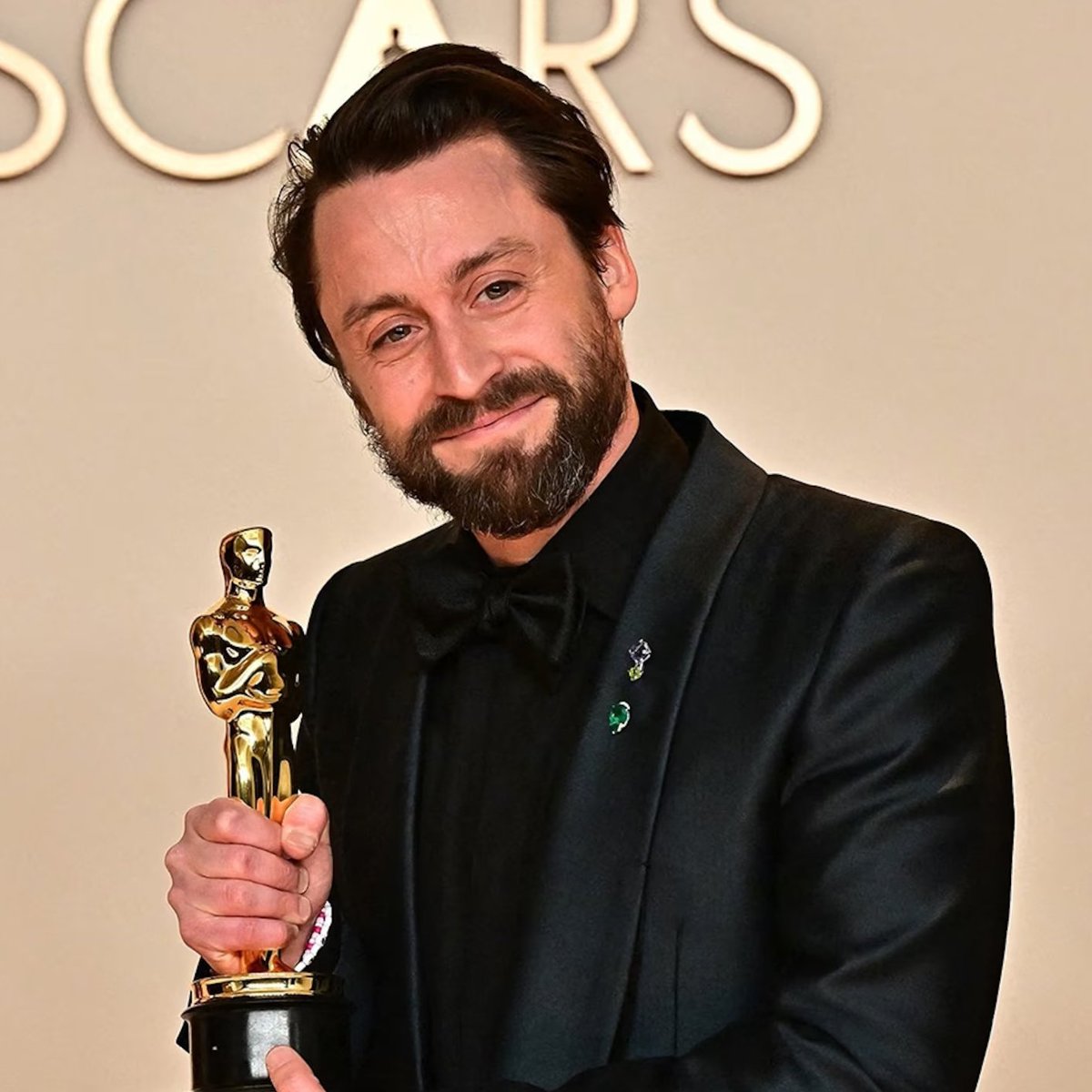 Macaulay Culkin says he's proud of brother Kieran Culkin

"Between me and him we have exactly one Oscar" 

(via: First We Feast)