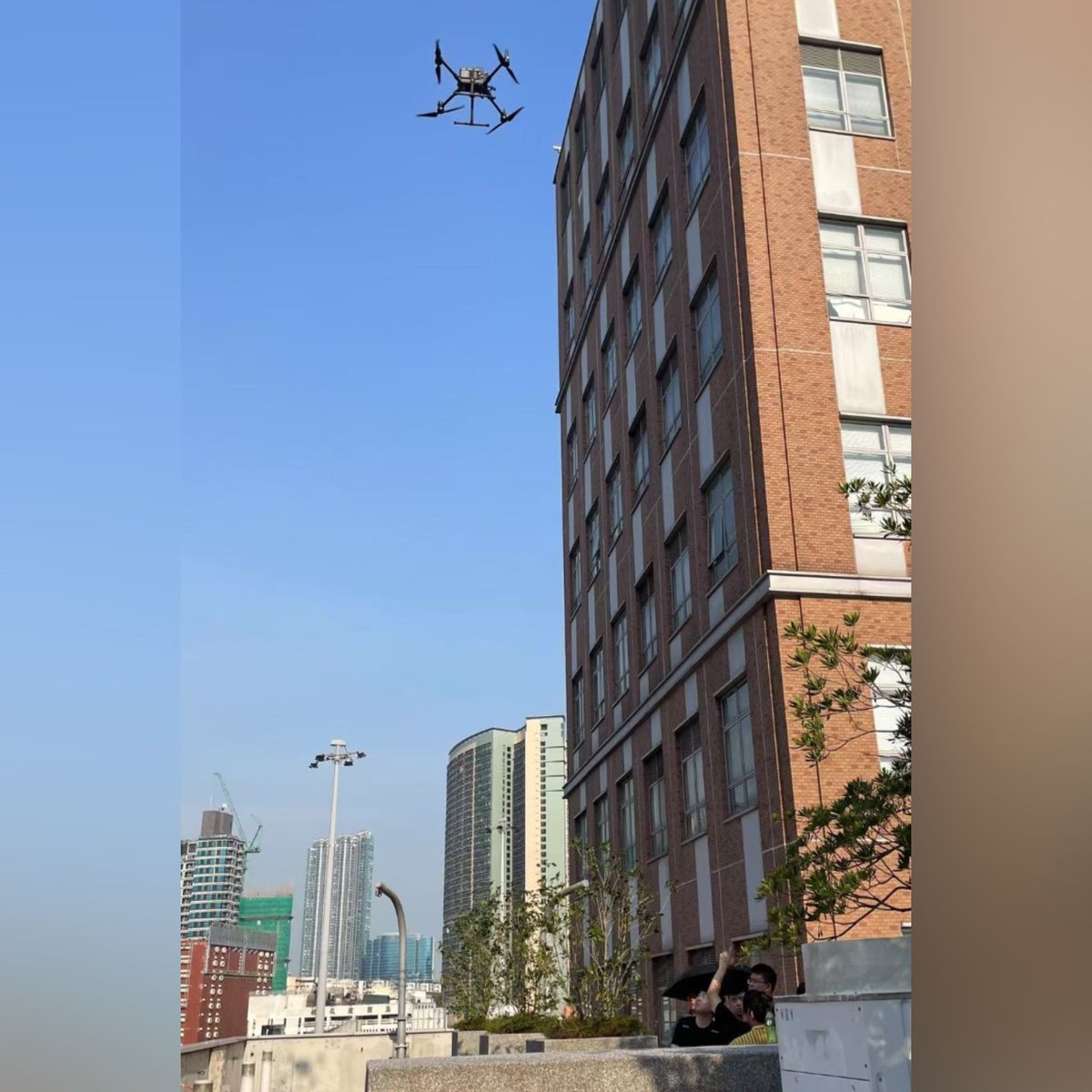 🚀High school students explored the future of #STEM at <a href="/HongKongPolyU/">The Hong Kong Polytechnic University (PolyU)</a> ! On July 25, 𝐑𝐂𝐀𝐈𝐆 &amp; 𝐇𝐊𝐌𝐒 welcomed 30 students for hands-on lab tours at LSGI. From #AI-powered #Earth observation to drone demos, students got inspired by advanced geomatics #tech and #innovation. 🌏