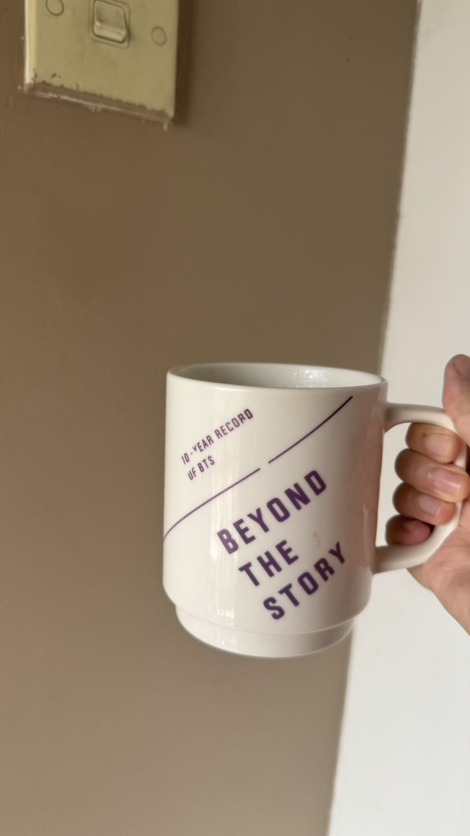 sunsetgloo's tweet image. I have been using this cup for years &amp;amp; didn’t know it’s a colour changing cup? It went from black to purple when putting hot water 😭💜 bruh bcs i always drink cold water so i didn’t know 🥹