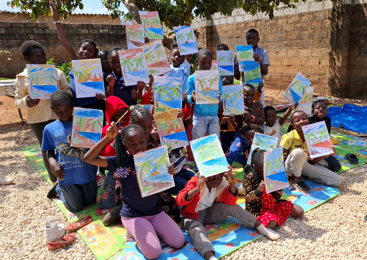 Natubelenge's tweet image. Our one-week Reading Camp wrapped up on Friday! Kids enjoyed clay moulding, knitting, kite making, plus fun literary & indigenous games. 
A huge THANK YOU to our amazing parents for the support that keeps our community library alive 
#ReadingCamp #CommunityLibrary
#Natubelenge