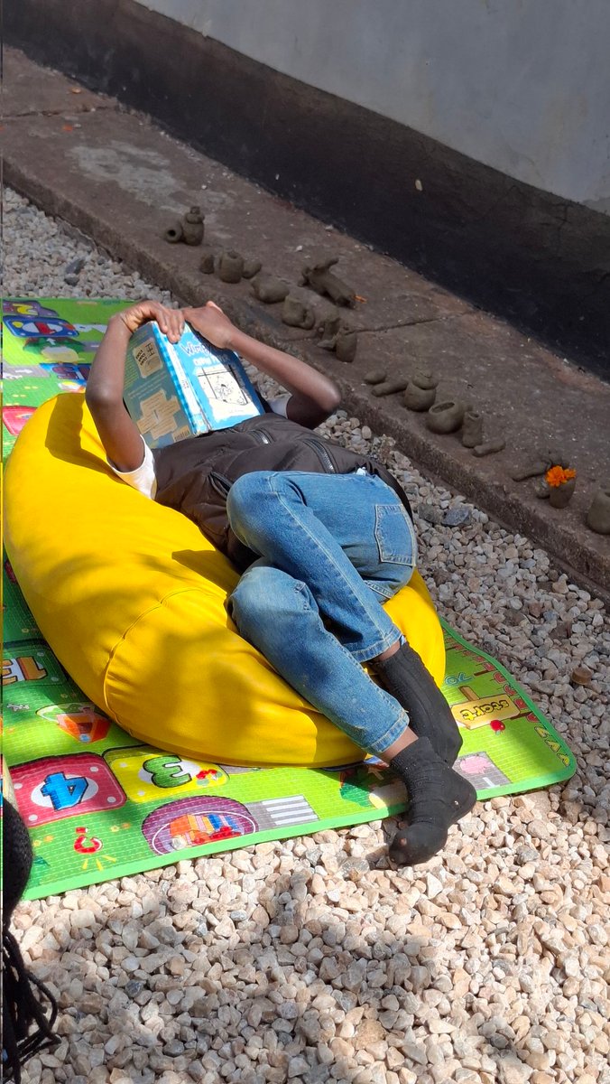 Natubelenge's tweet image. Our one-week Reading Camp wrapped up on Friday! Kids enjoyed clay moulding, knitting, kite making, plus fun literary & indigenous games. 
A huge THANK YOU to our amazing parents for the support that keeps our community library alive 
#ReadingCamp #CommunityLibrary
#Natubelenge