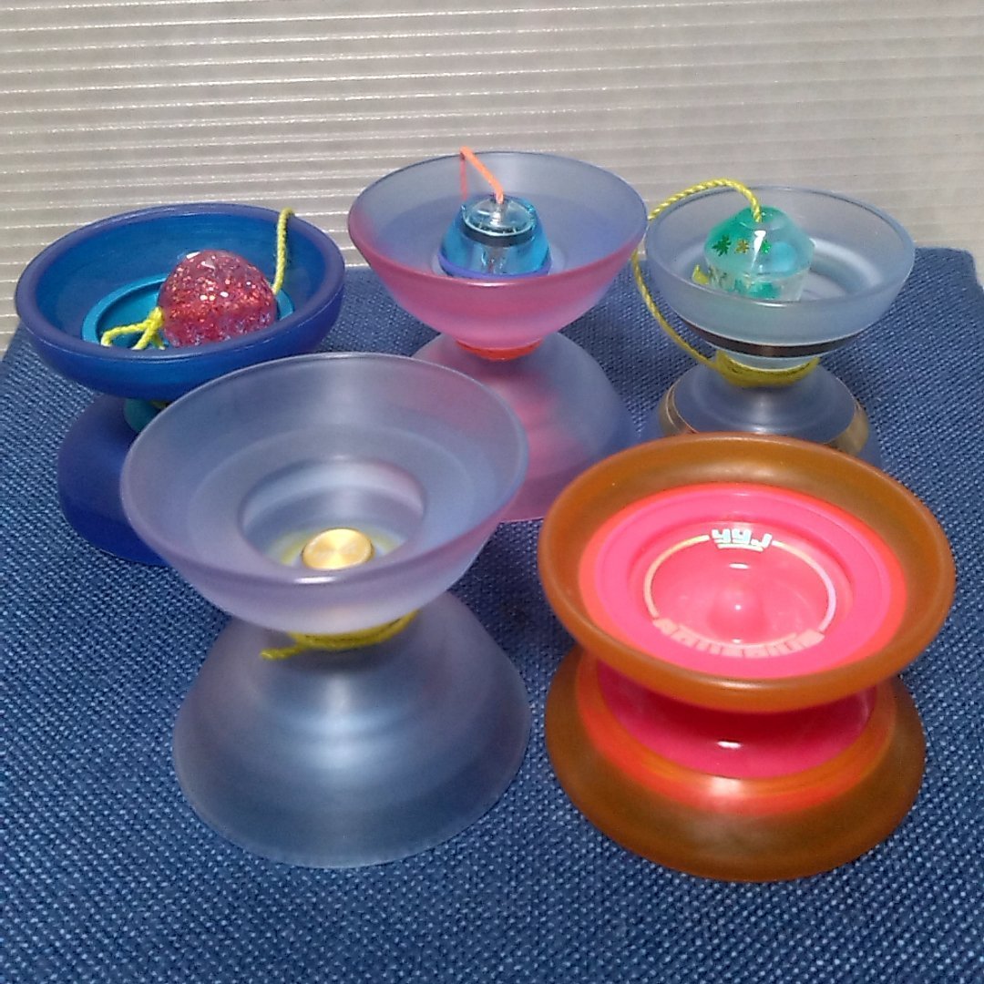 tatsumaru_yoyo's tweet photo. タイチョー!yoyojam『アクエリアス』とC3yoyodesign『コントレイル』の幅を比較すると、現在の機種はとても乗せやすくなっていることが判明しました!🪀✨
当時はコレでも幅広機種だったのだ…。😱💦
#ヨーヨー #yoyo #yoyojam #ヨーヨージャム #C3yoyodesign #アクエリアス #コントレイル https://t.co/TWDTCdIfzD