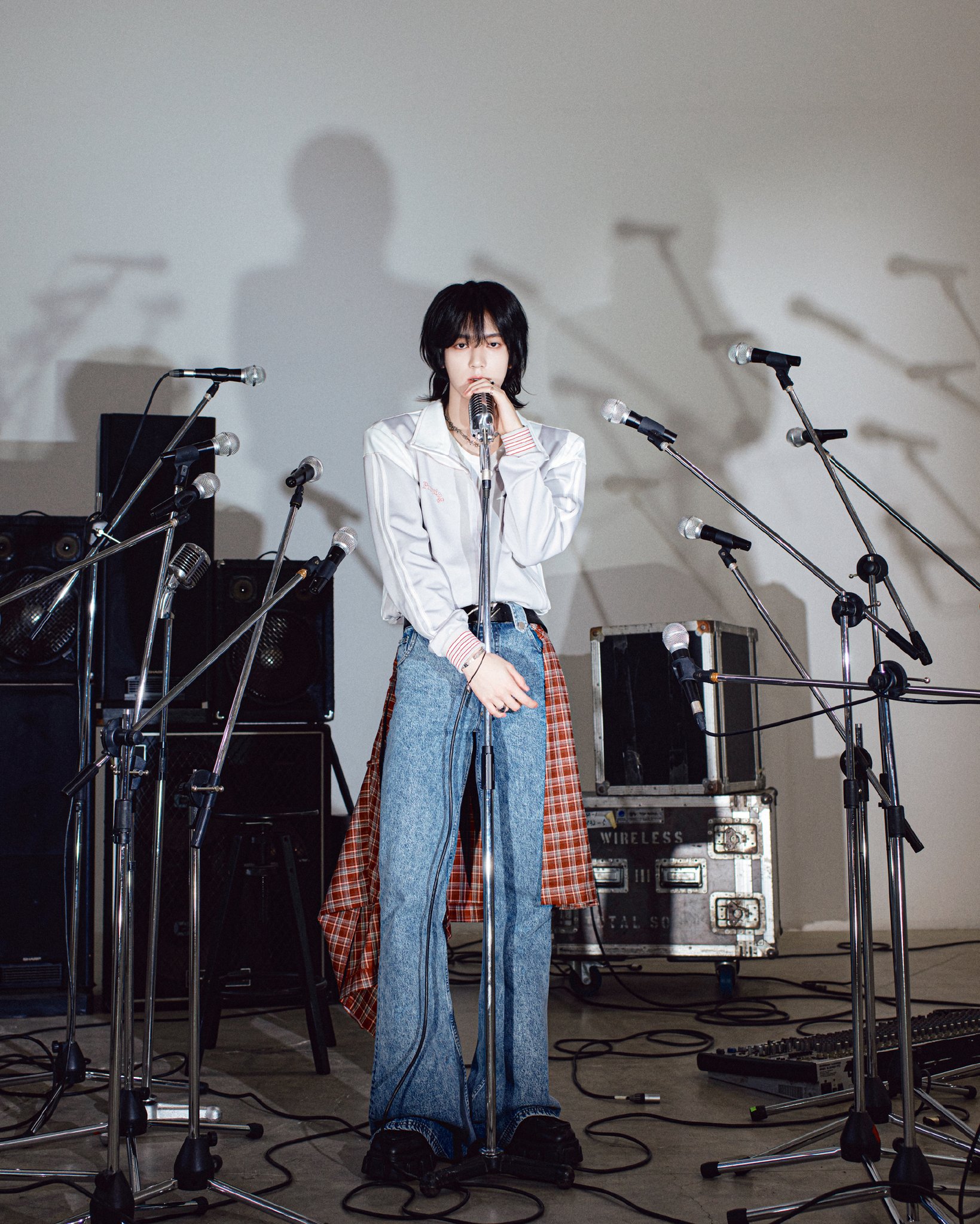 HOT 直筆 サイン ユンジン universal music Yahoo!オークション - ホ・ユンジン(LE SSERAFIM)直筆サイン入り写真