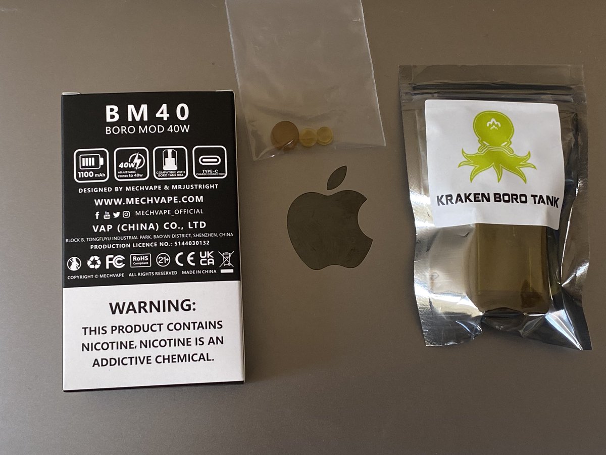 CTHRAG_YASKA's tweet image. #VandyVape の #NovaAIO、とても小さくて気に入ったので、似たような小型BOROタンクmodを入手。

#MechVape の #BM40、温度管理モードもあるのね！付け替え用のボタンも取り付け。ちょっとヒビ入れちゃったかな……_(:3 」∠)_

ボタンもBOROタンクも、ウルテム色。ちょっと個性が出せたかな？

#vape