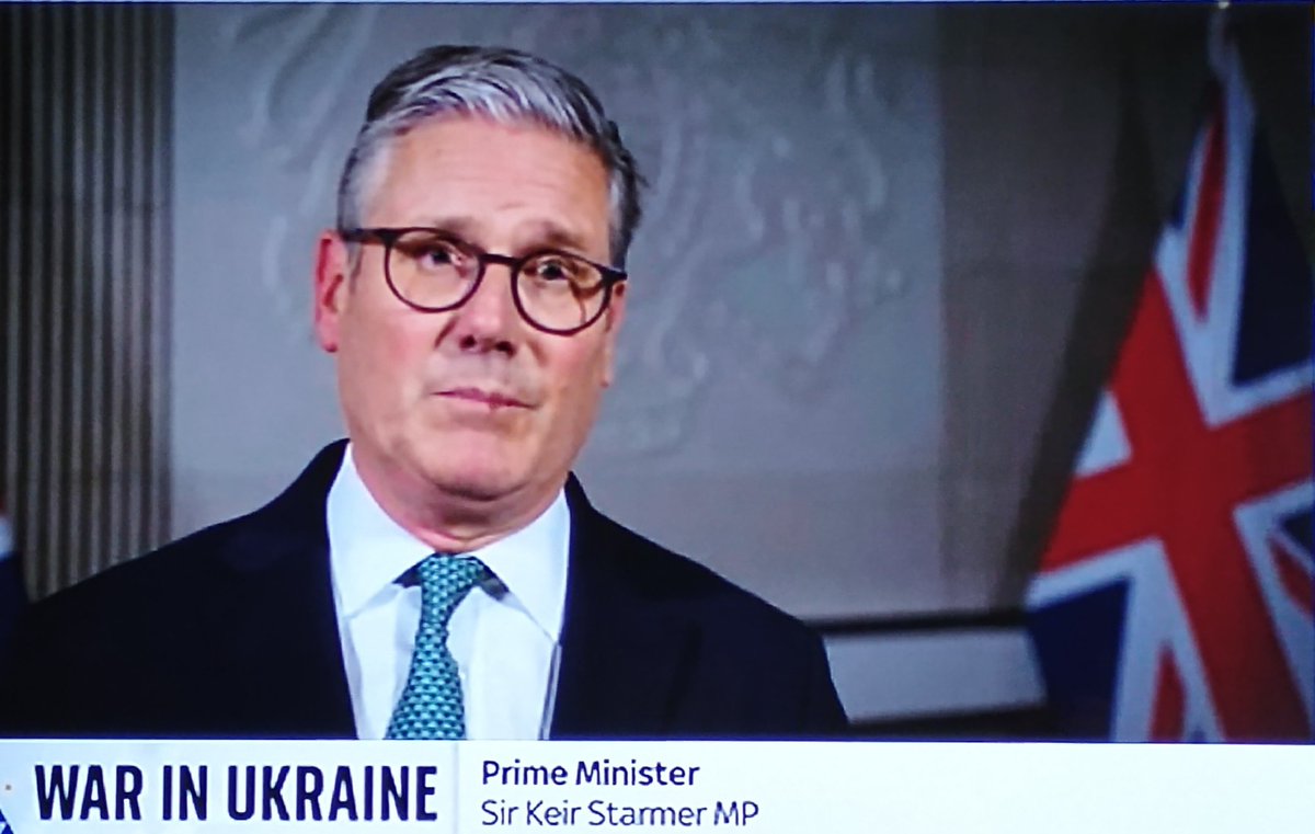 So he wants to put British troops in Ukraine. He might look stupid, but this warmongering idiot is a danger to this country. #StarmerOutNow