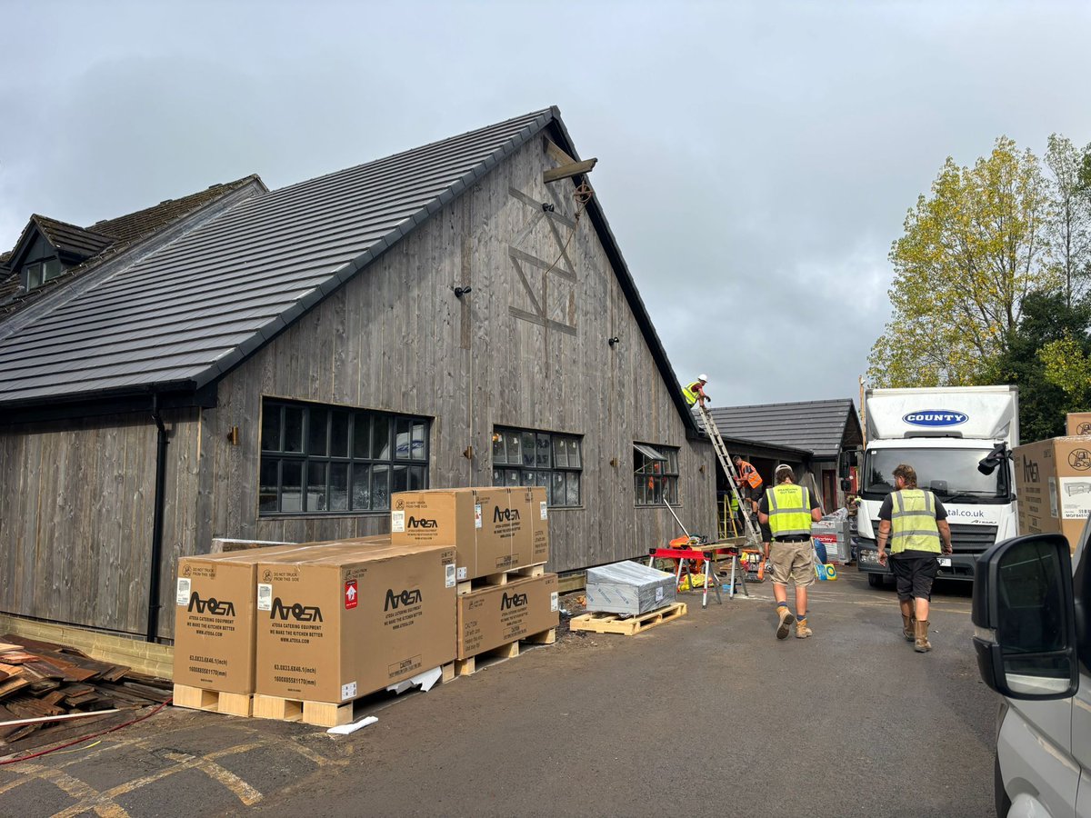 We are on site at Hickory's Telford 👷♂️🔧

This week marks the start of another bespoke kitchen installation for the much-loved Hickory’s Smokehouse, who are bringing their famous BBQ and Southern hospitality to The Priorslee Pub. 🍖🔥

#KitchenFitOut #CommercialKitchens