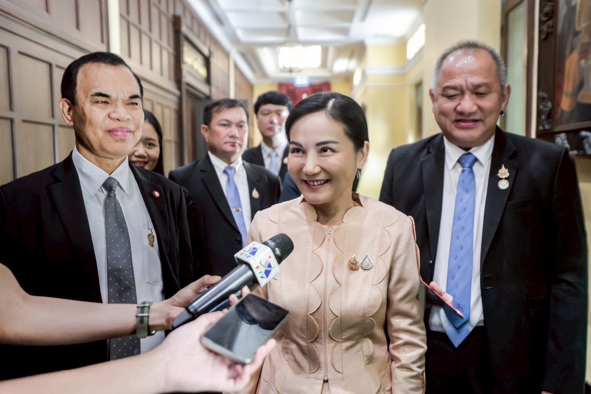 “รมว.นฤมล”นั่งหัวโต๊ะ กศจ.กทม.เห็นชอบจัดการศึกษาขั้นพื้นฐานโดยครอบครัว มุ่งแก้ปัญหาเด็กนอกระบบกว่า 7 หมื่นคน หวังดึงกลับสู่ระบบให้มากที่สุด

เมื่อวันที่ 20 ส.ค.ที่กระทรวงศึกษาธิการ ศ.ดร.นฤมล ภิญโญสินวัฒน์ รัฐมนตรีว่าการกระทรวงศึกษาธิการ