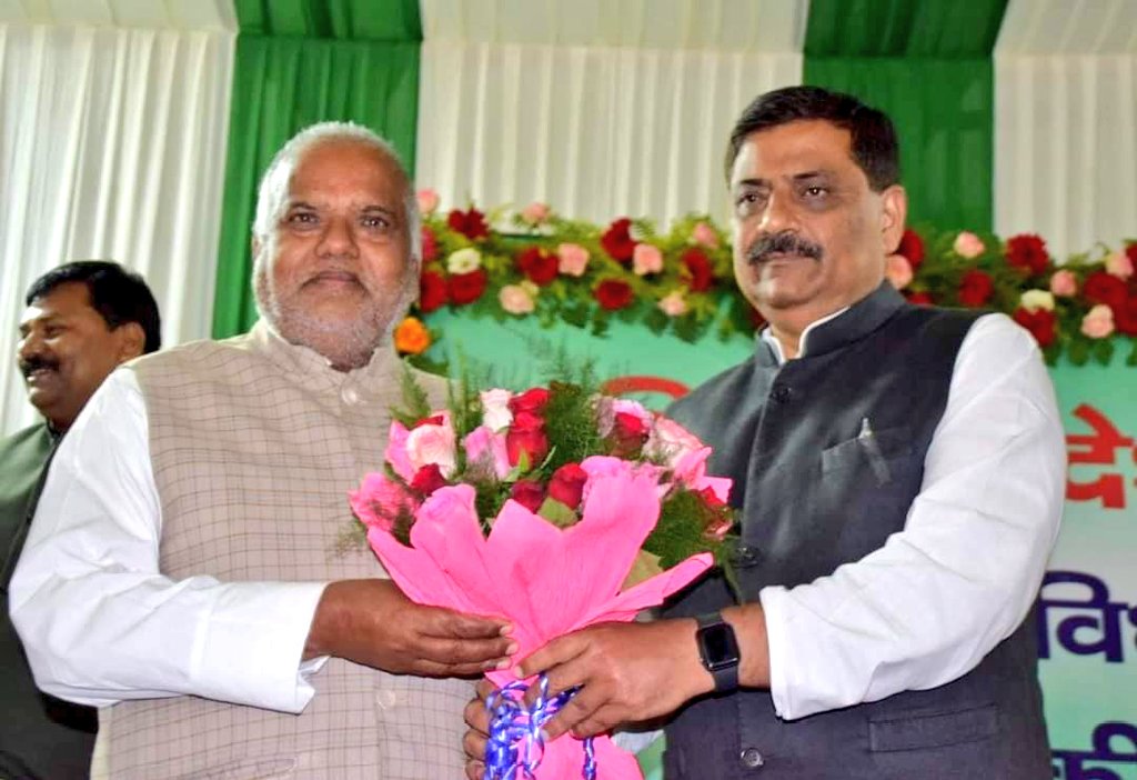 जद (यू) के वरिष्ठ नेता, बिहार सरकार के ग्रामीण विकास मंत्री श्री श्रवण कुमार जी को जन्मदिन की हार्दिक बधाई एवं अशेष शुभकामनाएं।

ईश्वर से आपके स्वस्थ-सानंद दीर्घायु जीवन की कामना करता हूं।

#ShrawonKumar <a href="/Shrawon_Nalanda/">Shrawon Kumar</a> <a href="/Jduonline/">Janata Dal (United)</a>